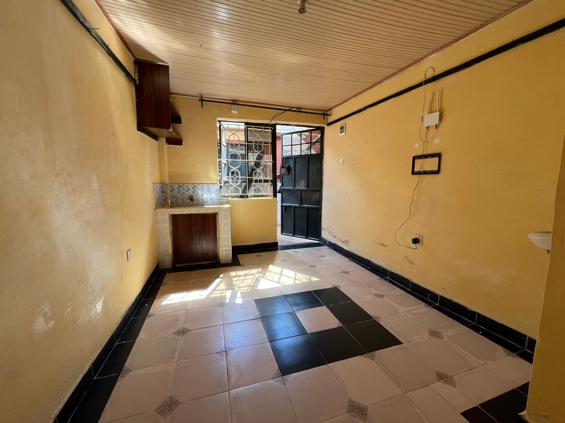 Bedsitter in Kasarani – Close to Transport & Amenities