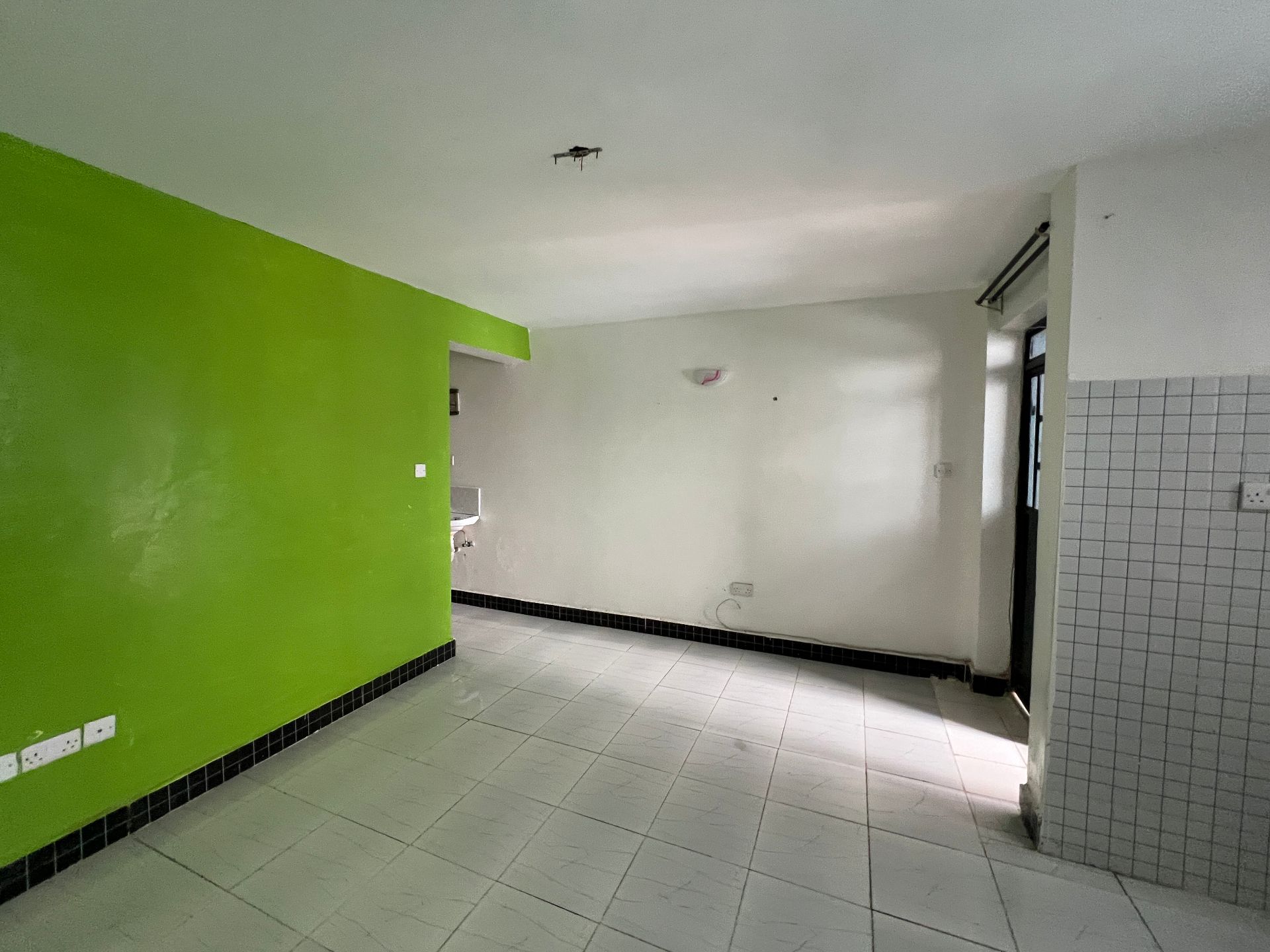 Prime Location 1-Bedroom Apartment Near Clay City Modern Finishes & Good Natural Light, photo 3