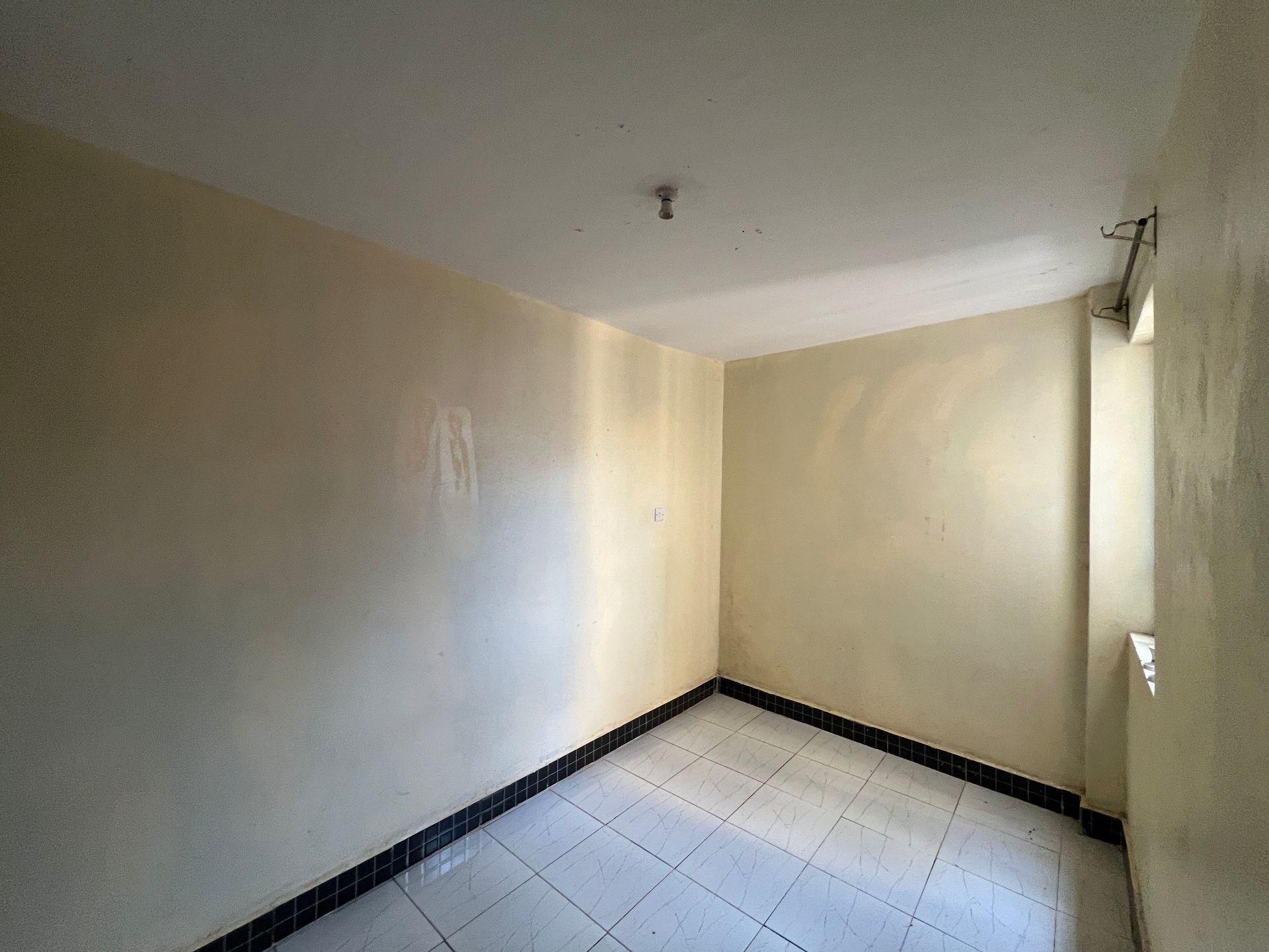 Prime Location 1-Bedroom Apartment Near Clay City Modern Finishes & Good Natural Light, photo 5
