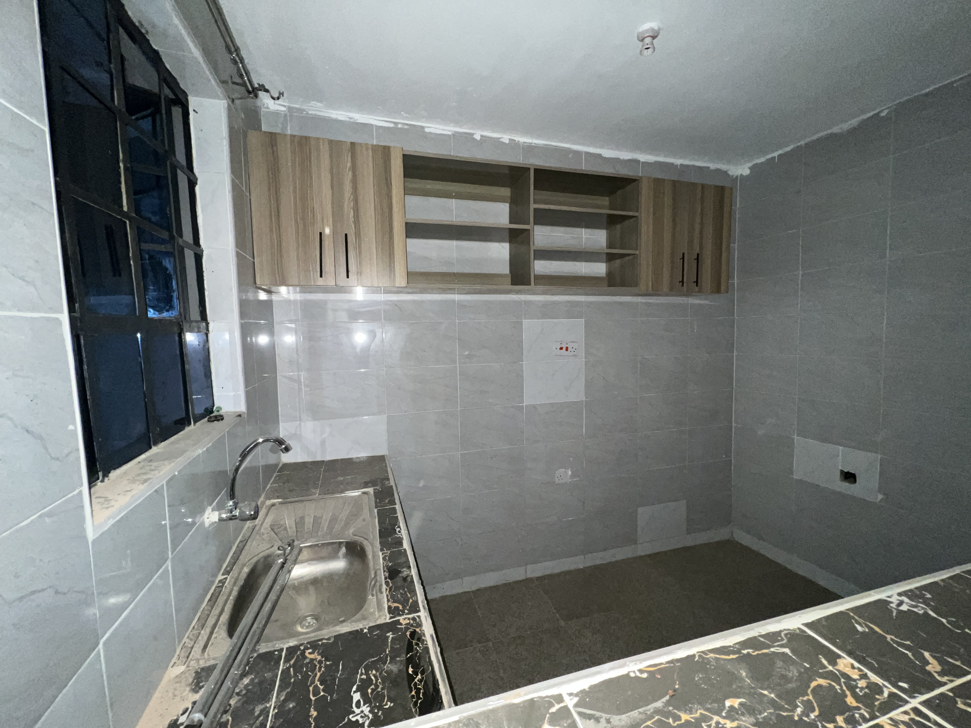 Modern Two Bedroom in Kasarani Mwiki with Parking, photo 2